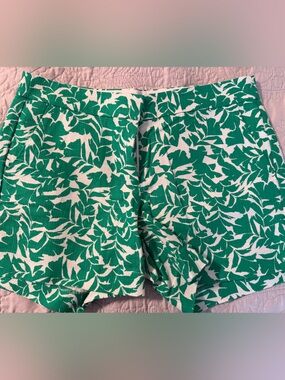 J. Crew- Green & White Leaf Print Women’s Shorts